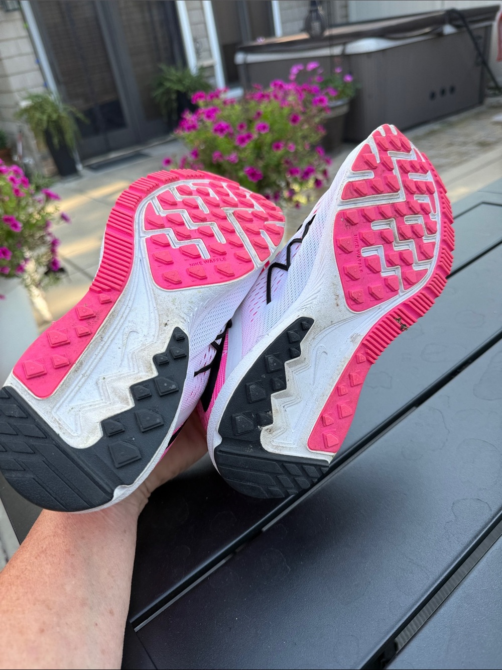 Nike Women’s White and Hot Pink Athletic Running Shoes - Picture 5 of 7